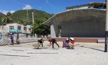 Avanza obra de la Concha Acústica del municipio Costa de Oro