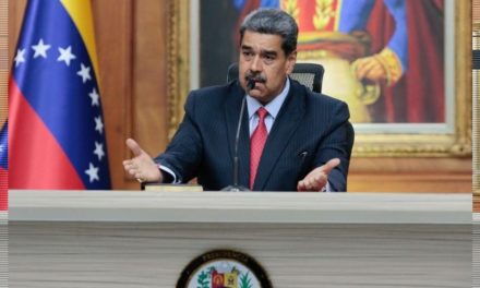 Nicolás Maduro rechazó informe del Centro Carter