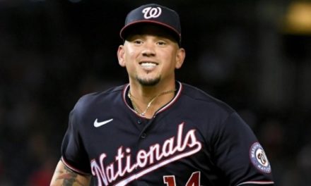 Washington premia a Ildemaro Vargas por su entrega y pasión por el béisbol