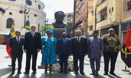 Rinden homenaje al héroe angoleño António Agostinho Neto en Caracas