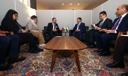 Venezuela estrecha cooperación con Vanuatu y Uzbekistán