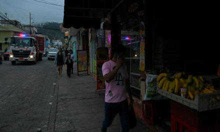 Ecuador a oscuras por crisis eléctrica a causa de sequía