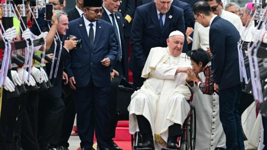 El papa llegó a Indonesia