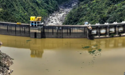 Ecuador restableció suministro de energía tras fallo en hidroeléctrica