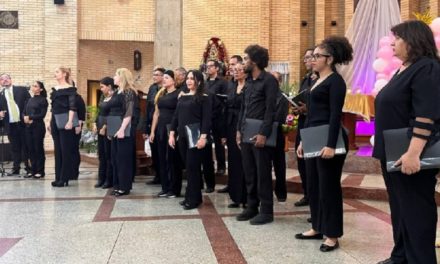 Coristas desplegan talentos para 1º Festival de la Iglesia Santa Rosa de Lima