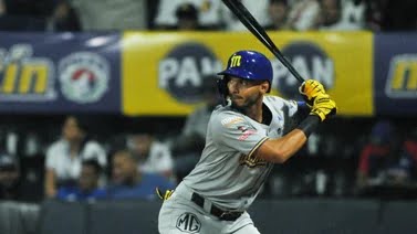 Magallanes debutó temporada 2024-2025 con victoria ante Tiburones de la Guaira