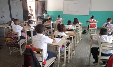 Ministro Rodríguez: Más del 90% de las escuelas ya cumple su horario completo