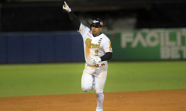 Eduardo Escobar debutó y se vistió de héroe en Maracay