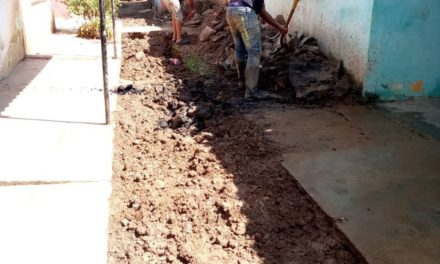 Colocados 70 metros de tuberías de aguas servidas en Los Maleteros