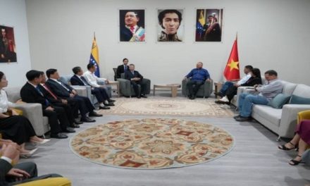 Diosdado Cabello sostiene encuentro con delegación del Partido Comunista de Vietnam