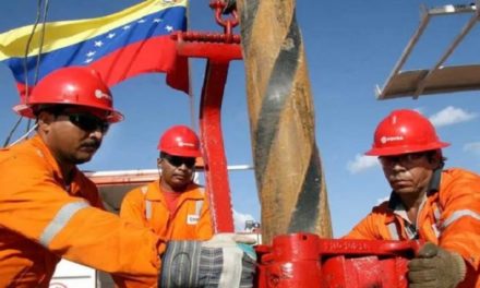 Producción de petróleo venezolano se acerca al millón de barriles