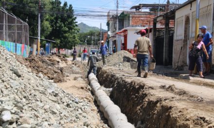 Mejora de sistema de aguas servidas beneficia 870 familias en Mariño