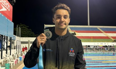 Club Velódromo de natación ganó ocho medallas en Copa Eliécer Otaiza