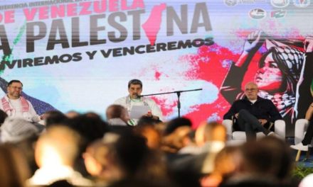 Presidente Maduro insta construir una red comunicacional por la verdad de los pueblos