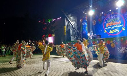 Plaza Bolívar de Maracay se engalanó con  Especial «Dancístico»