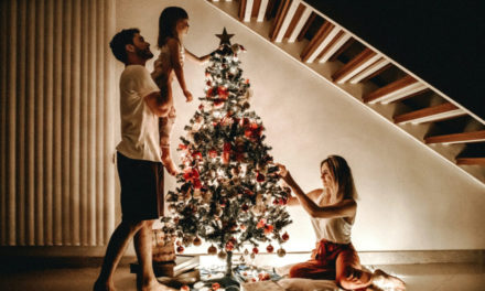 Entre tradiciones y rivalidades: La historia oculta del árbol de Navidad