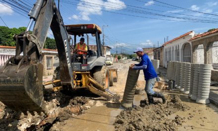 Sustitución de colectores mejora servicio de aguas residuales en Libertador