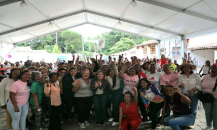 Mujeres emprendedoras impulsan desarrollo económico en conversatorio de la GMVM