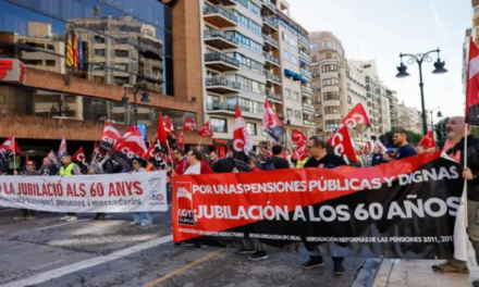 Transportistas realizan huelga general en España por mejoras laborales