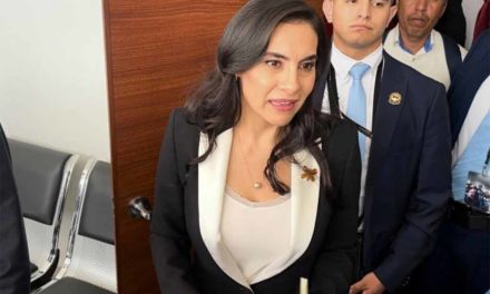 Ministerio de Ecuador deja dudas sobre sanción a vicepresidenta