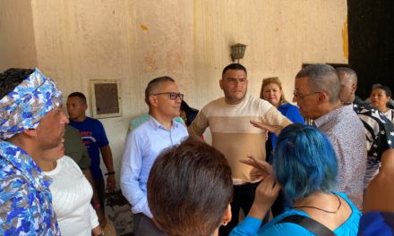 Ministro Ernesto Villegas visitó la Casa de la Cultura en San Casimiro