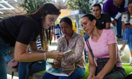 Jóvenes emprendedores descubren herramienta innovadora para impulsar sus negocios