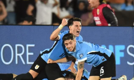 Uruguay vence a Colombia en final de infarto en Estadio Centenario