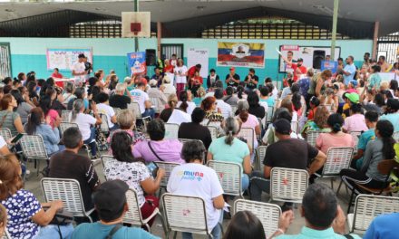 Ministro Ángel Prado realizó asamblea en la comuna Luis Arango