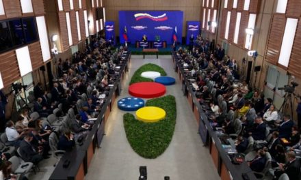 Venezuela y Rusia firman nuevos acuerdos de cooperación en XVII Reunión CIAN