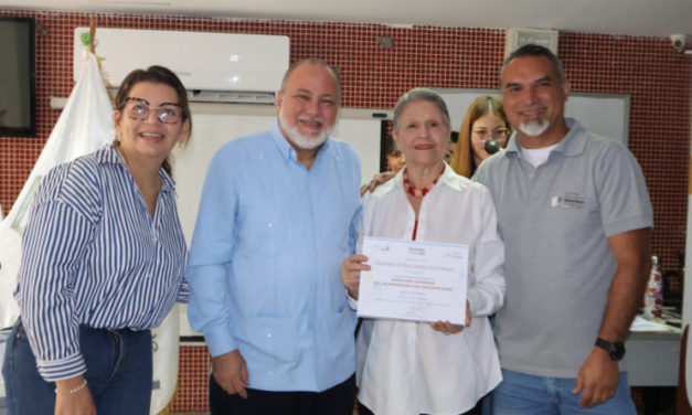 Nueva promoción recibió certificados de diplomado sobre Lengua de Señas