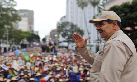 Presidente Maduro recibió marcha con motivo de los 165 años de la Batalla de Santa Inés