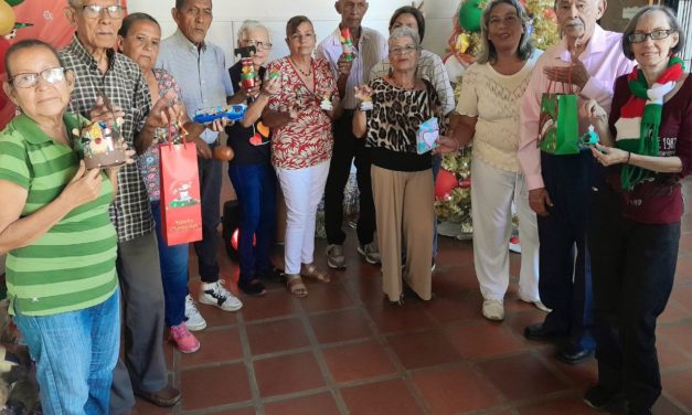 Fundación Casa del Abuelo San Joaquín y Santa Ana celebró compartir navideño