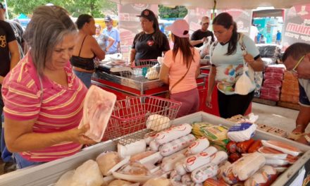 Feria Navideña benefició a familias en Ribas