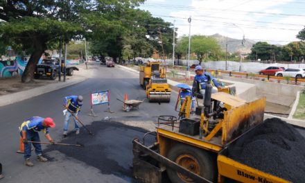 Supervisan obras de recuperación de calles Ricaurte y Bermúdez