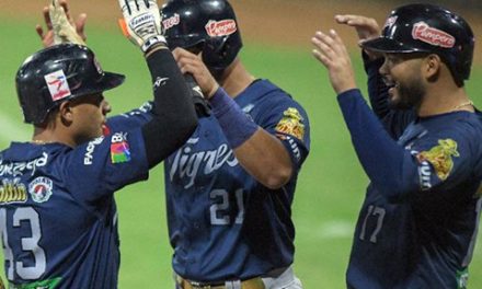 Con remontada Tigres se lleva la serie particular ante Tiburones