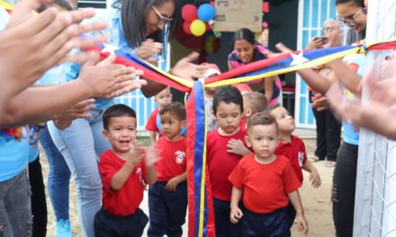 Gobierno Bolivariano entregó 3 escuelas rehabilitadas en el municipio Bolívar