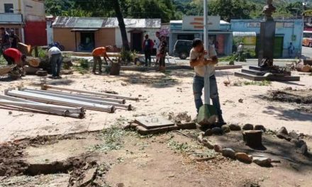 Inicia obra de recuperación y embellecimiento de la Plaza Bolívar de Zuata