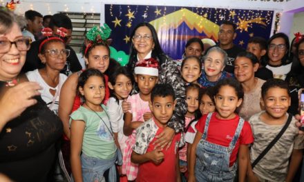 Psuv Lamas encendió la Navidad