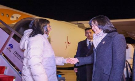 Vicepresidenta Delcy Rodríguez arribó a Beijing para consolidar agenda de trabajo