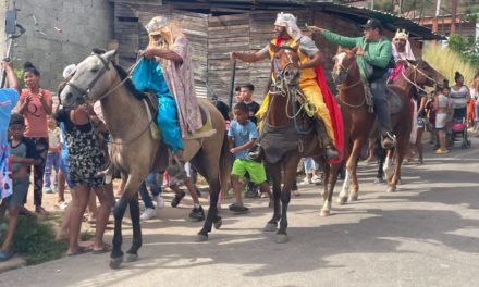 Revenga celebró la tradicional bajada de los Reyes Magos