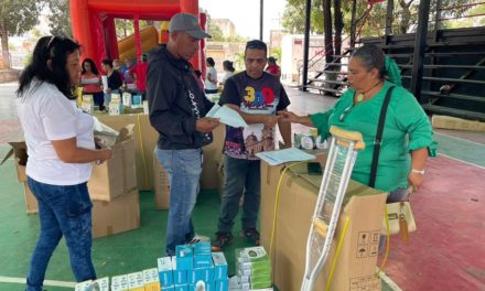 Psuv Zamora entregó ayudas sociales a través del 1×10