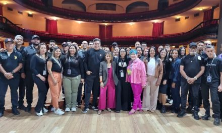 Supervisan trabajos de renovación del Teatro Municipal de Valencia