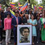 Diputados de AN entregaron ofrenda floral a El Libertador en Plaza Bolívar de Caracas