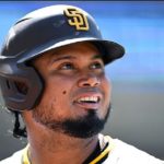 Luis Arráez se queda con los Padres de San Diego