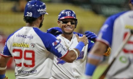 Yangervis Solarte vestirá la camiseta de las Águilas de Veracruz en México