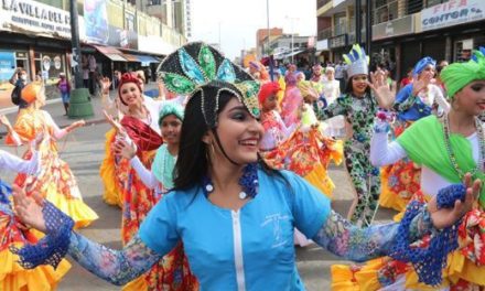 Más de 30.000 personas asistieron al grito del Carnaval en Barcelona