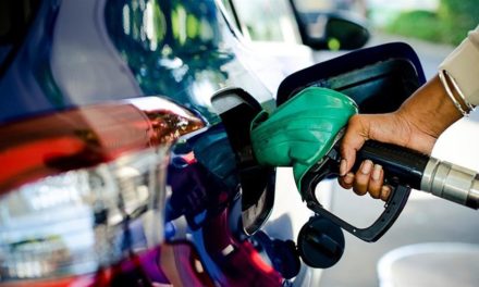 El Salvador inició 2025 con alza en precio de combustibles