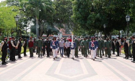 Antorcha Libertaria y Bicentenaria arribó a la Plaza Bolívar de Maracay