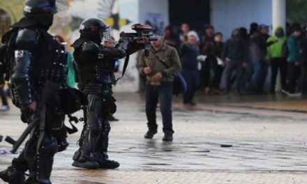 Colombianos piden reforma al Código de Policía ante represión contra manifestantes