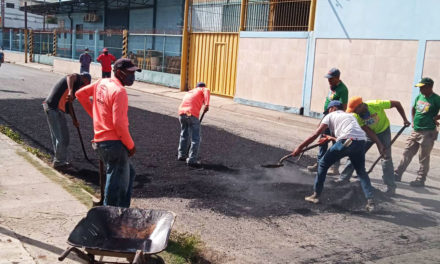 Plan 200 Carabobo continúa con labores de bacheo y asfaltado en el municipio Sucre